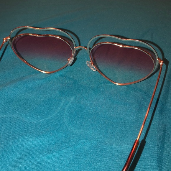 3/$20 Double Framed Heart Sunglasses Forever 21 - Picture 3 of 6